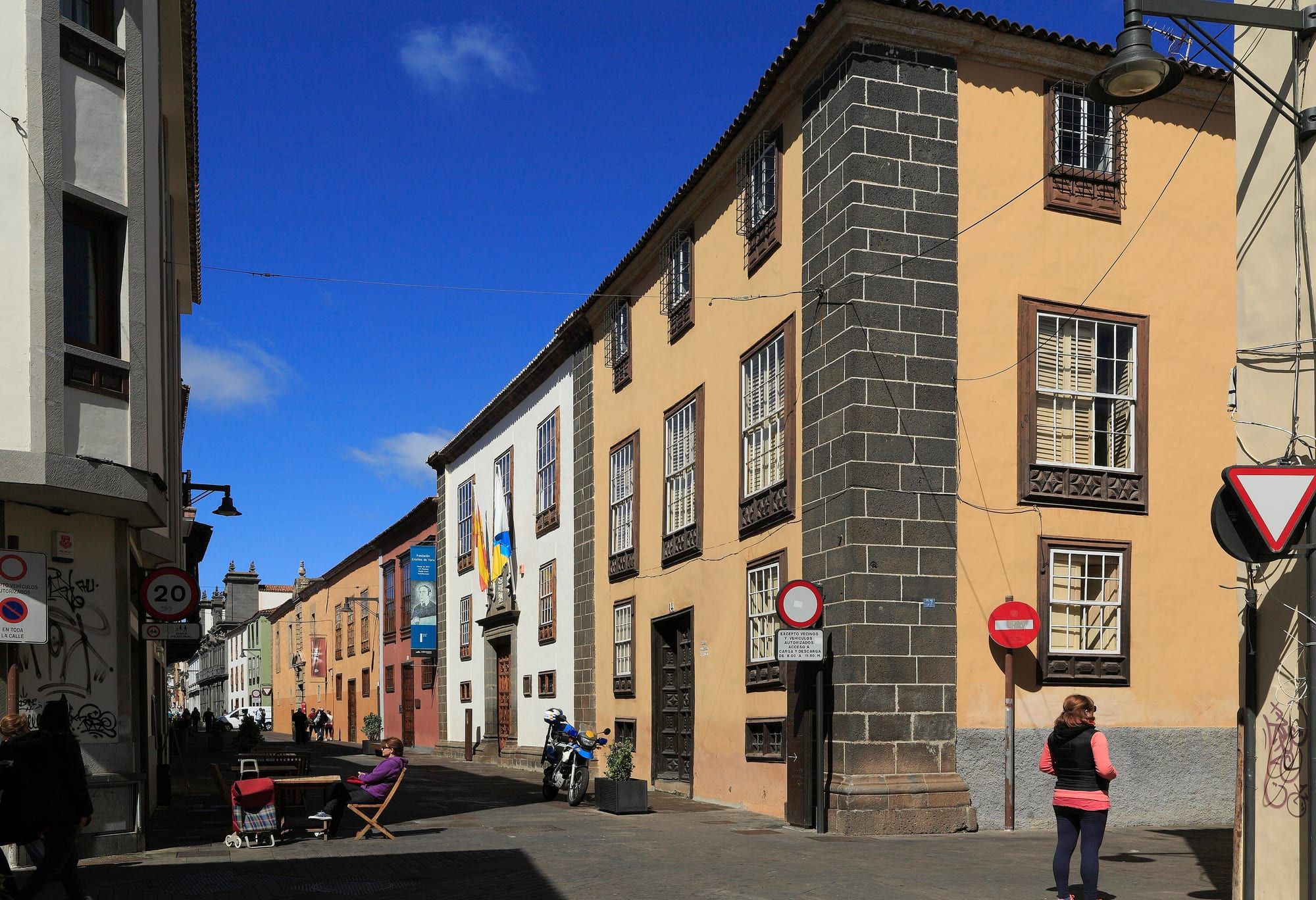 Calle San Agustín in the historic centre of La Laguna, lined with ochre and white colonial houses with wooden windows and dark stone corners